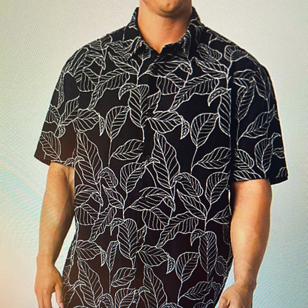 New in original packaging. Shaquille O’Neal SS Button Down Shirt 2XLT